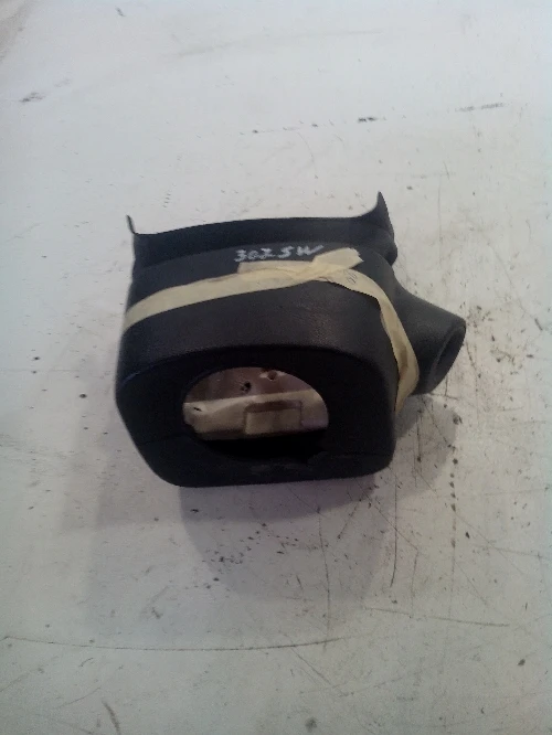 Пластмаса около волан за Пежо 307 SW, снимка 1 - Части - 49082284