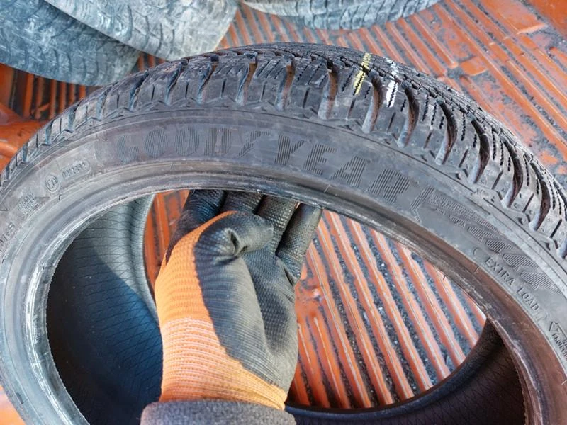 Гуми Зимни 225/40R18, снимка 5 - Гуми и джанти - 35993224