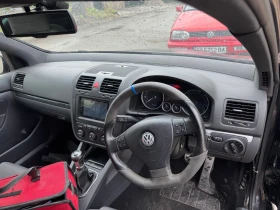    VW Golf R32