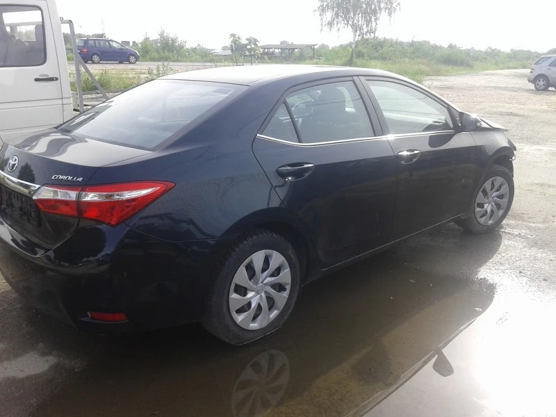 Toyota Corolla 1.6i, снимка 5 - Автомобили и джипове - 45871778