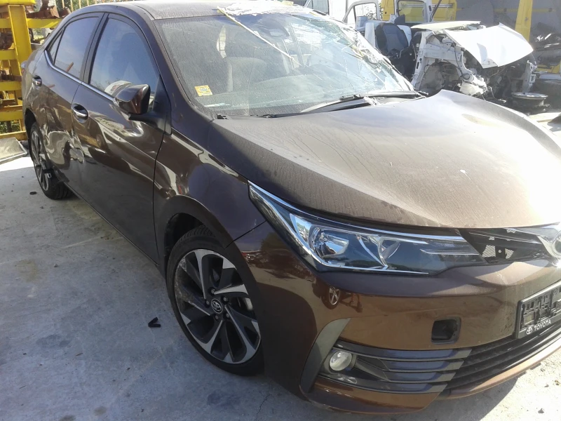 Toyota Corolla 1.6i, снимка 15 - Автомобили и джипове - 45871778