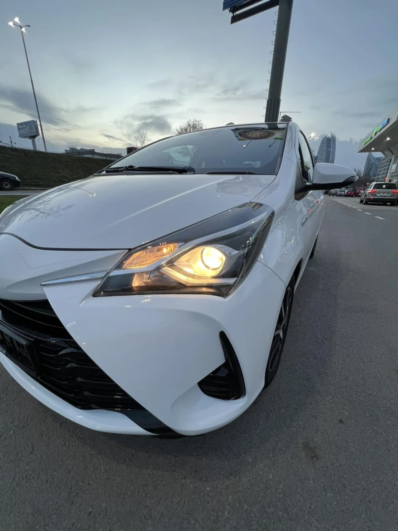 Toyota Yaris HYBRID МНОГО ЗАПАЗЕН АВТОМОБИЛ, снимка 4 - Автомобили и джипове - 49486871