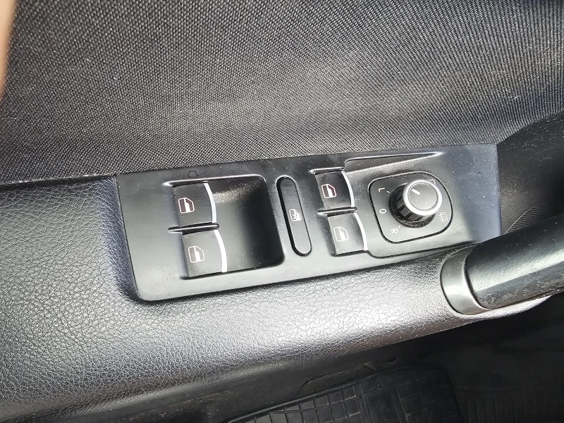 VW Passat, снимка 11 - Автомобили и джипове - 52054389