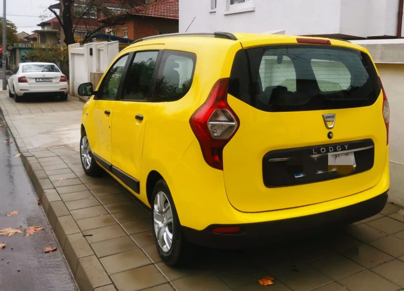 Dacia Lodgy 1.6 LPG, снимка 3 - Автомобили и джипове - 52296615