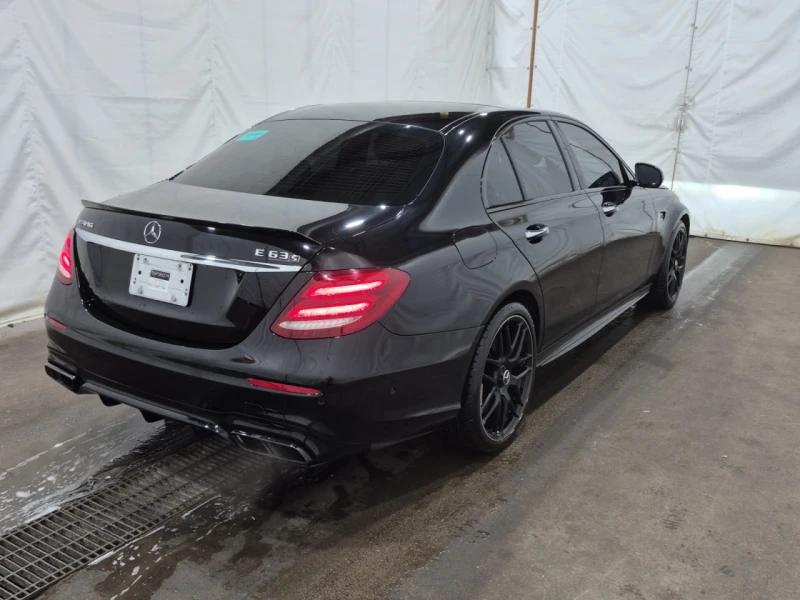 Mercedes-Benz E 63 AMG * АВТО КРЕДИТ * СЕРВИЗНА ИСТОРИЯ * ЦЕНА ДО БГ * , снимка 3 - Автомобили и джипове - 52777880