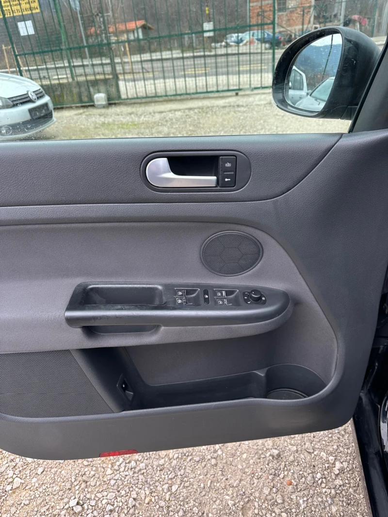 VW Golf Plus 1.9 TDI АВТОМАТИК, снимка 7 - Автомобили и джипове - 53125710