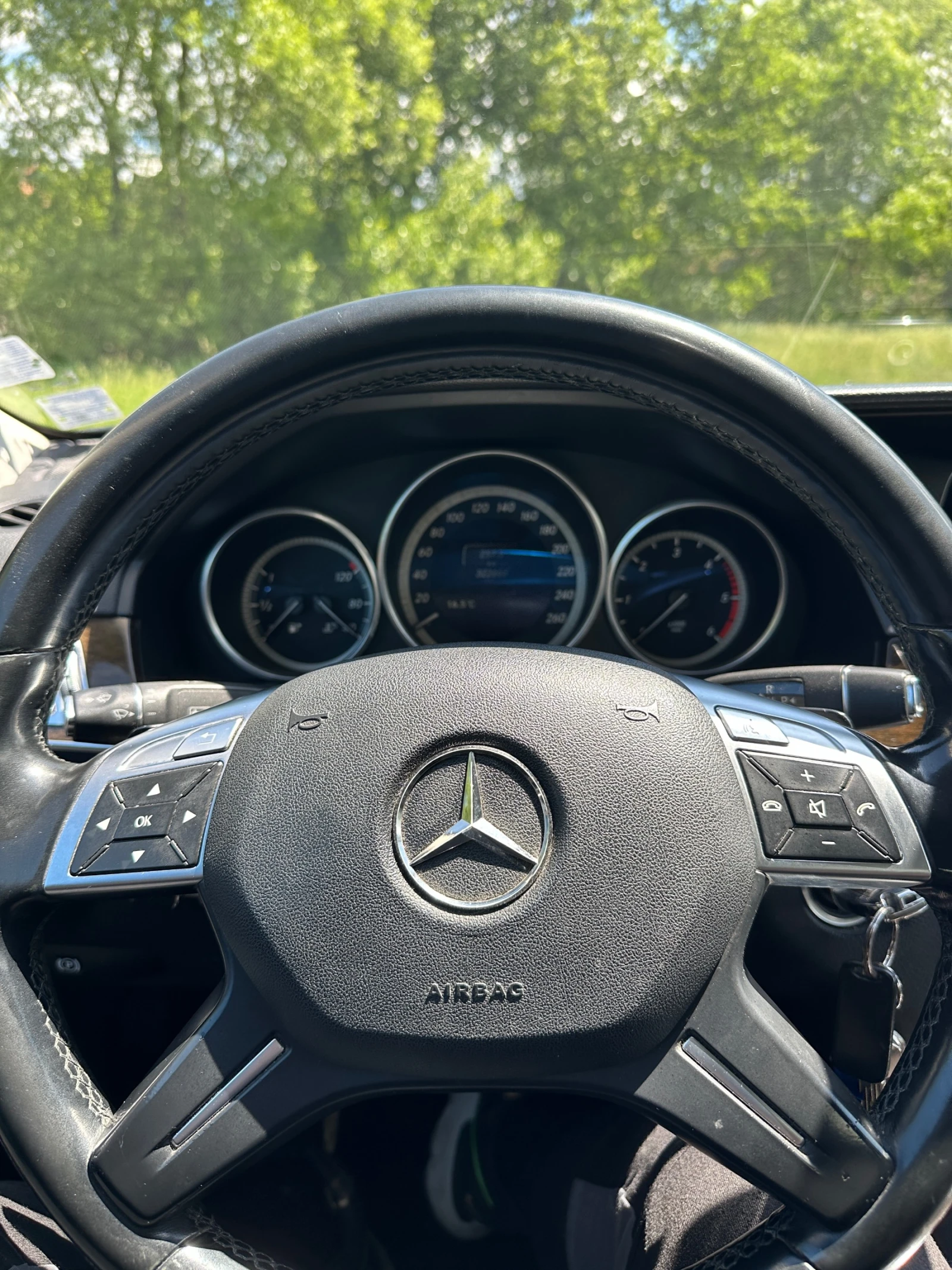 Mercedes-Benz E 200  - изображение 8