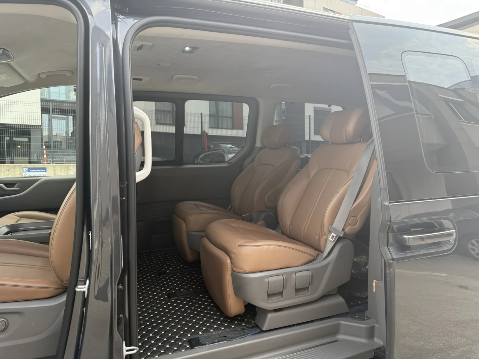 Hyundai Staria 3.5 LPG 7 -      | Mobile.bg   15