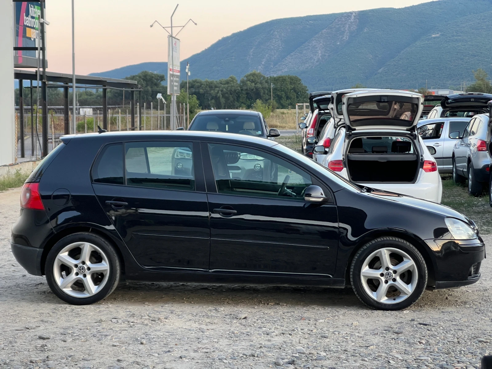 VW Golf 5 Пълен пакет GOAL 1.9TDI-105к.с/ Парктроник - изображение 4