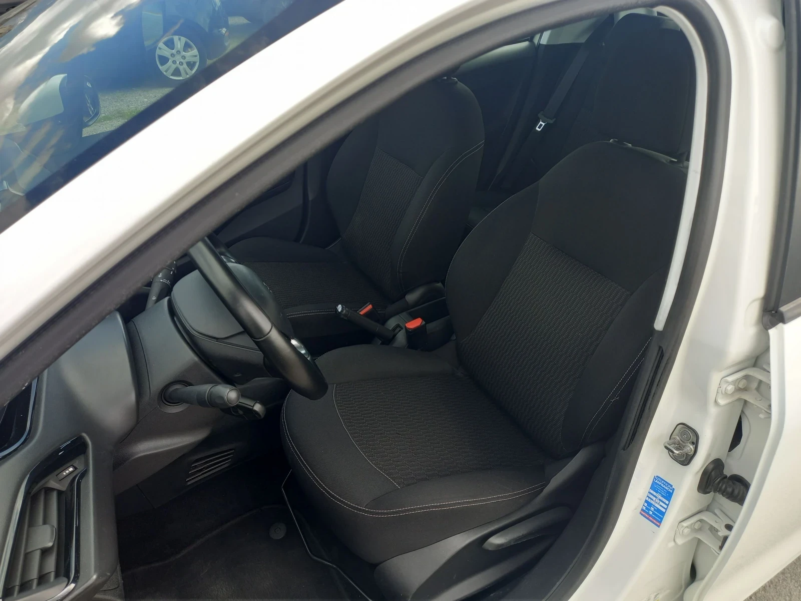 Peugeot 208 1.6 HDI - изображение 8