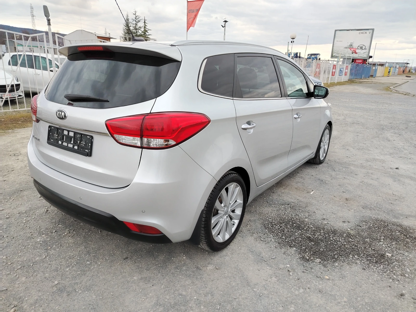 Kia Carens 2.0i-166 КС НАВИ, ПАНОРАМА, АВТОМАТИК/ 129 000 км, снимка 5 - Автомобили и джипове - 53904983