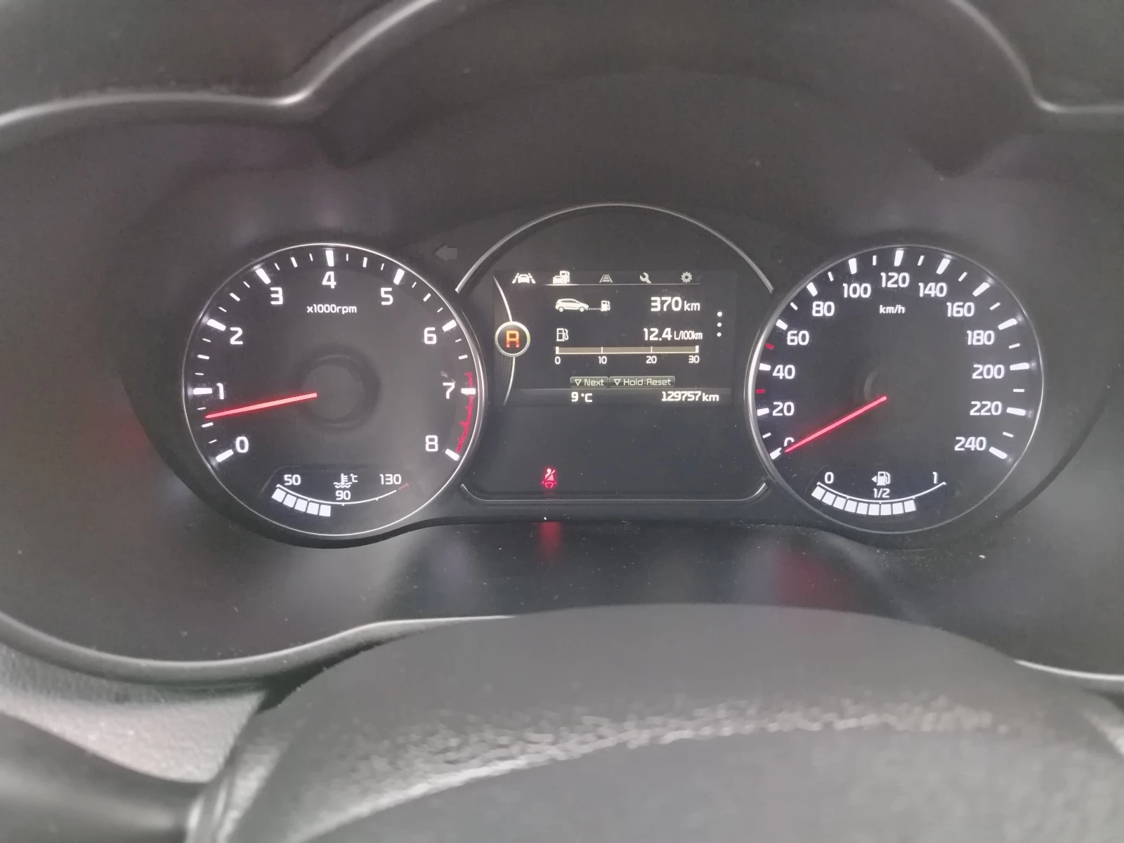 Kia Carens 2.0i-166 КС НАВИ, ПАНОРАМА, АВТОМАТИК/ 129 000 км, снимка 16 - Автомобили и джипове - 53904983