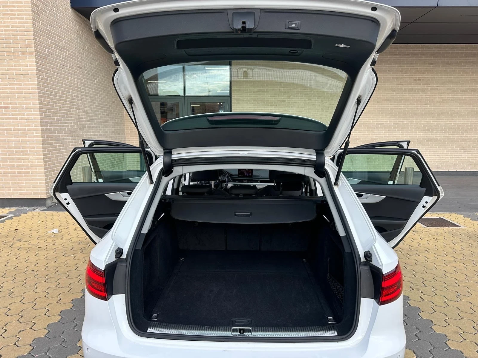 Audi A4 Avant 2.0 TDI S tronic S line edition, снимка 10 - Автомобили и джипове - 53957918