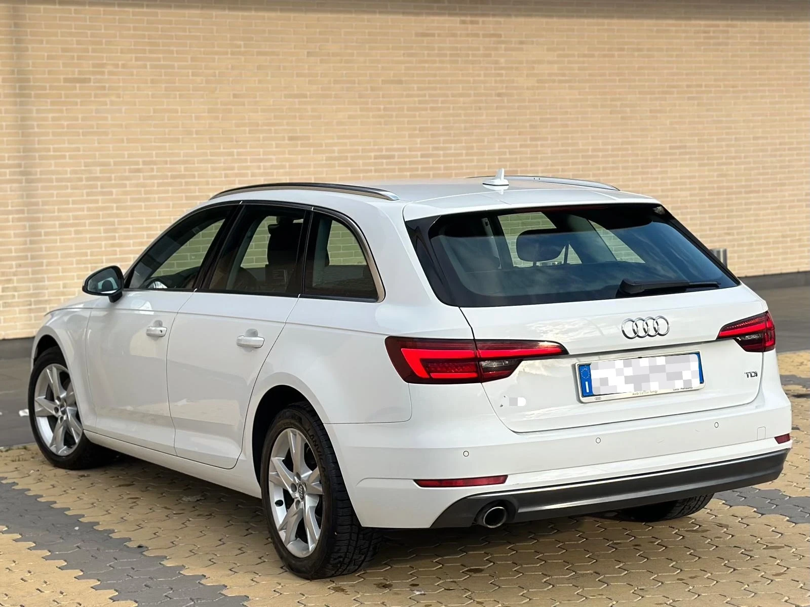 Audi A4 Avant 2.0 TDI S tronic S line edition, снимка 4 - Автомобили и джипове - 53957918