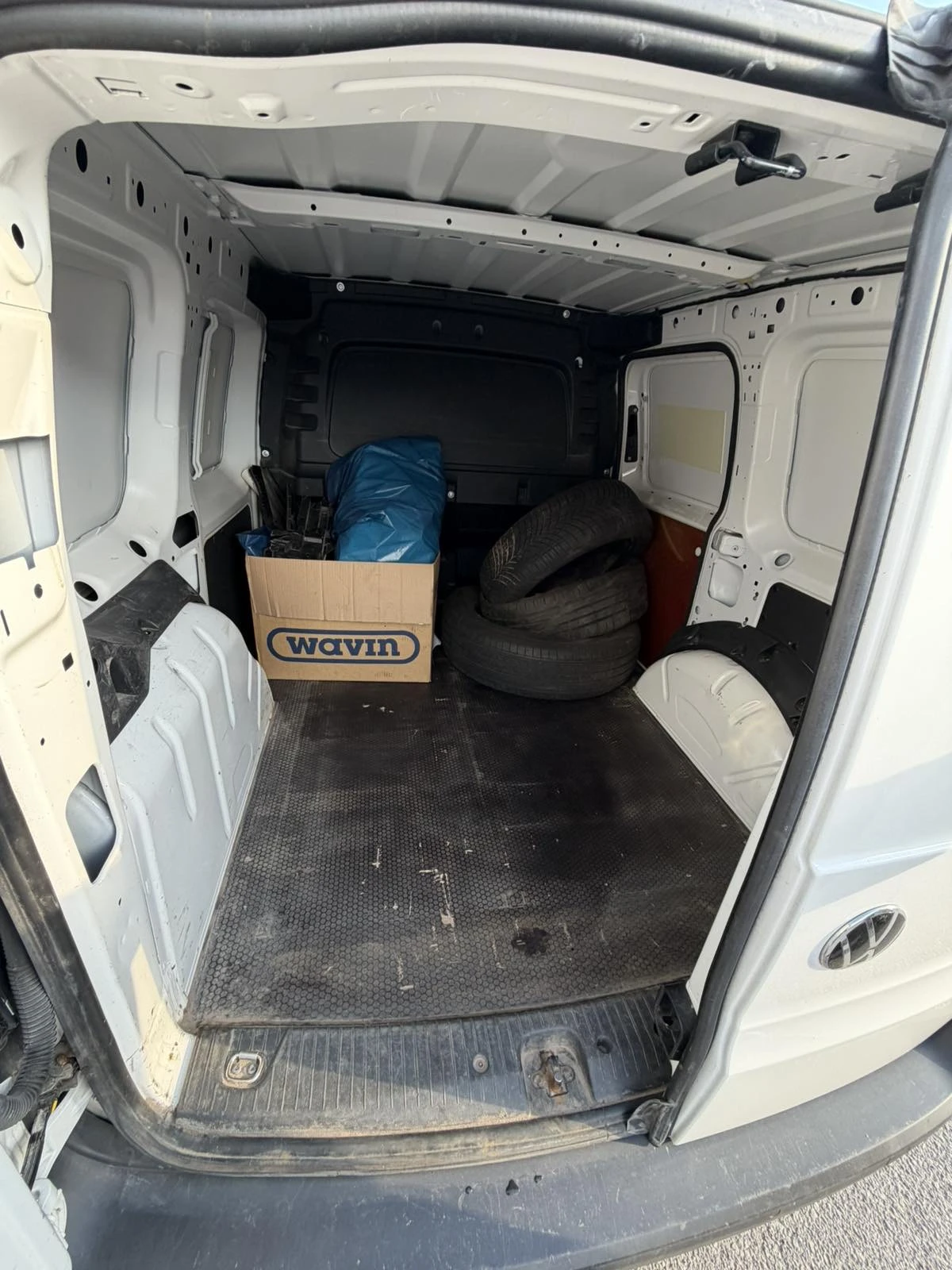 VW Caddy 2.0 TDI, 6 �������� | Mobile.bg � ����������� 9