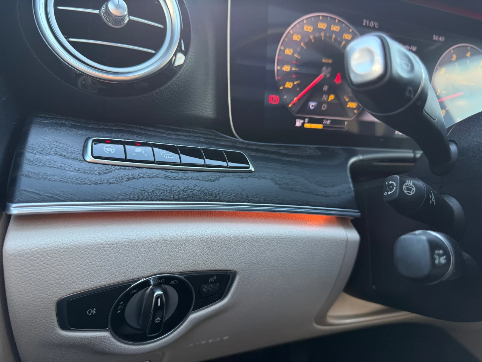 Mercedes-Benz E 400 AMG 4matic Full, снимка 13 - Автомобили и джипове - 54115588