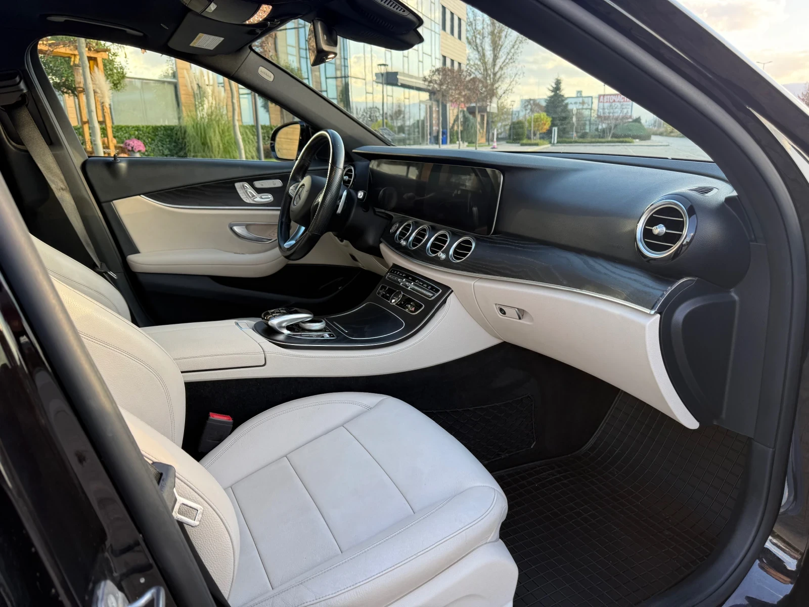 Mercedes-Benz E 400 AMG 4matic Full, снимка 7 - Автомобили и джипове - 54115588