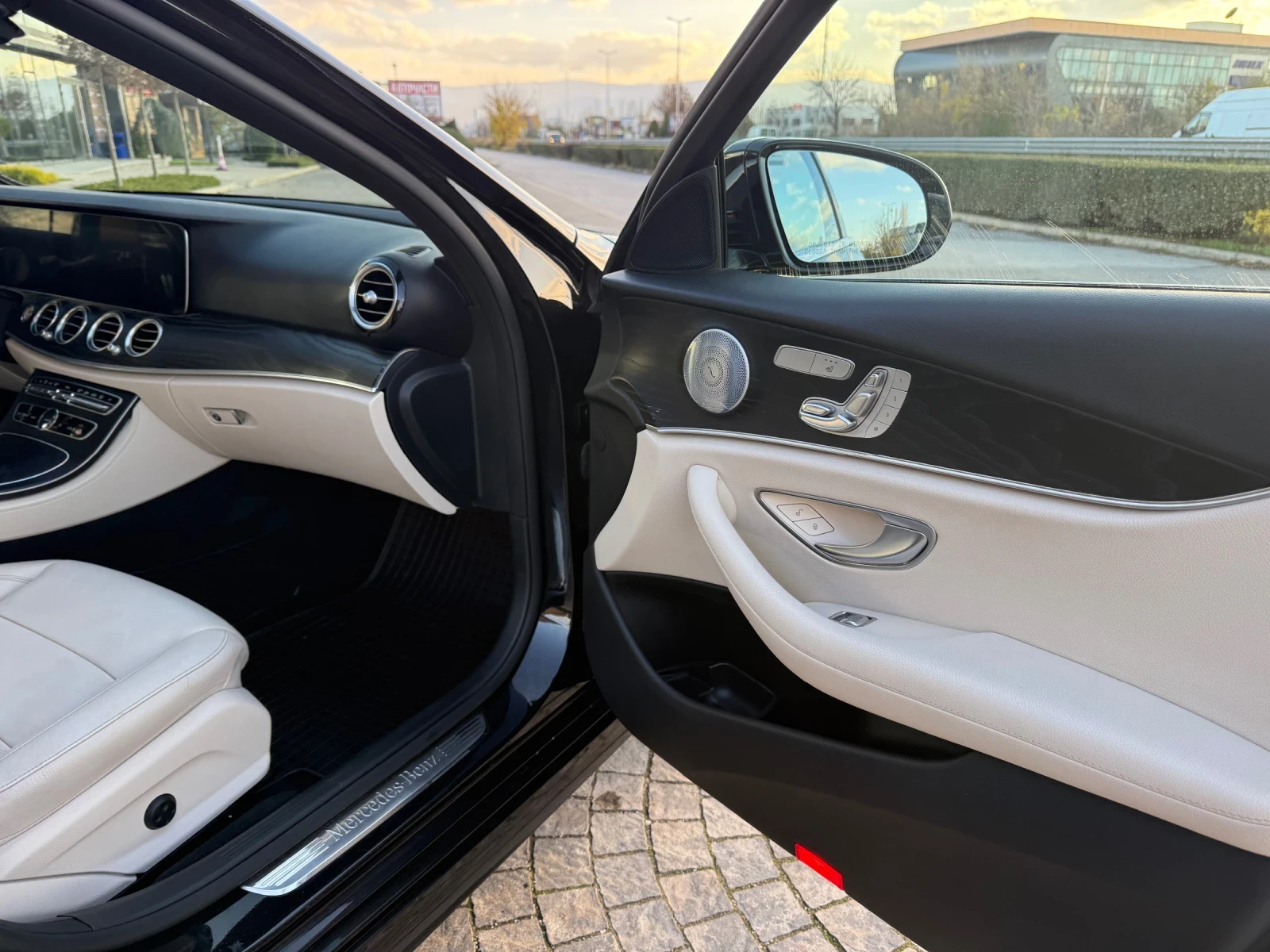 Mercedes-Benz E 400 AMG 4matic Full, снимка 8 - Автомобили и джипове - 54115588