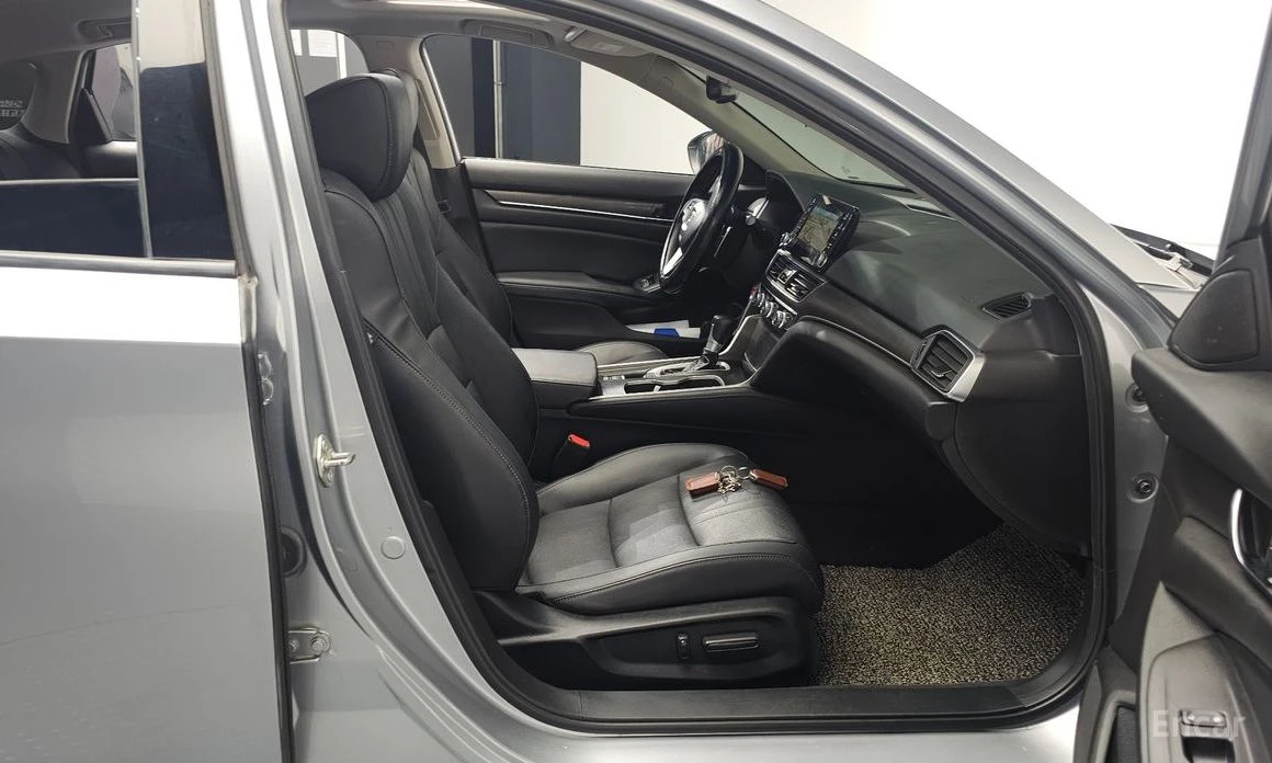 Honda Accord * 1.5T* ПОДГРЕВ* KEYLESS* ШИБИДАХ* КАМЕРИ* , снимка 8 - Автомобили и джипове - 54195285