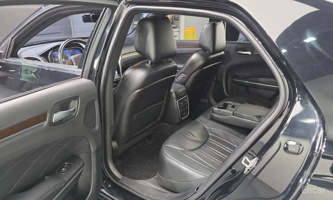 Chrysler 300c 3.6* AWD* ПОДГРЕВ* ОБДУХВАНЕ* ДИСТРОНИК* КАМЕРА* , снимка 15 - Автомобили и джипове - 54217579