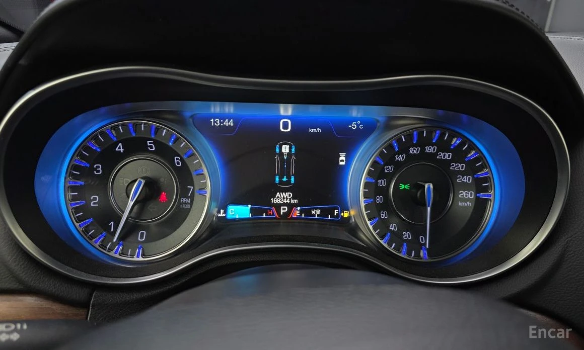 Chrysler 300c 3.6* AWD* ПОДГРЕВ* ОБДУХВАНЕ* ДИСТРОНИК* КАМЕРА* , снимка 13 - Автомобили и джипове - 54217579