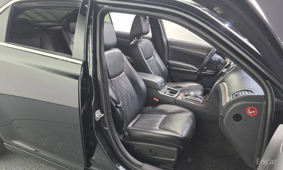 Chrysler 300c 3.6* AWD* ПОДГРЕВ* ОБДУХВАНЕ* ДИСТРОНИК* КАМЕРА* , снимка 14 - Автомобили и джипове - 54217579