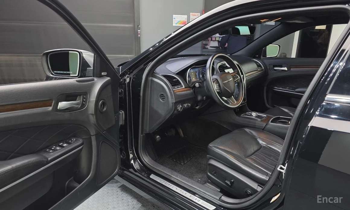 Chrysler 300c 3.6* AWD* ПОДГРЕВ* ОБДУХВАНЕ* ДИСТРОНИК* КАМЕРА* , снимка 6 - Автомобили и джипове - 54217579