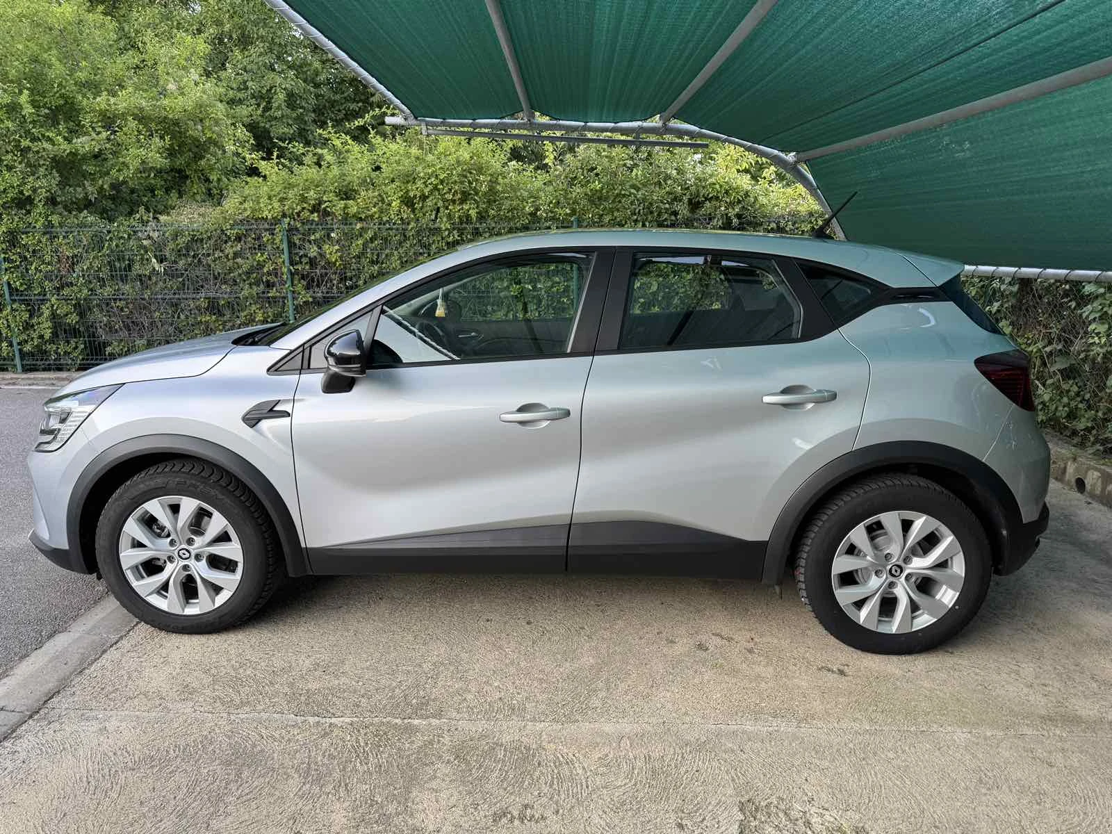 Renault Captur 1.6 / E-Tech / Hybrid, снимка 4 - Автомобили и джипове - 55425917