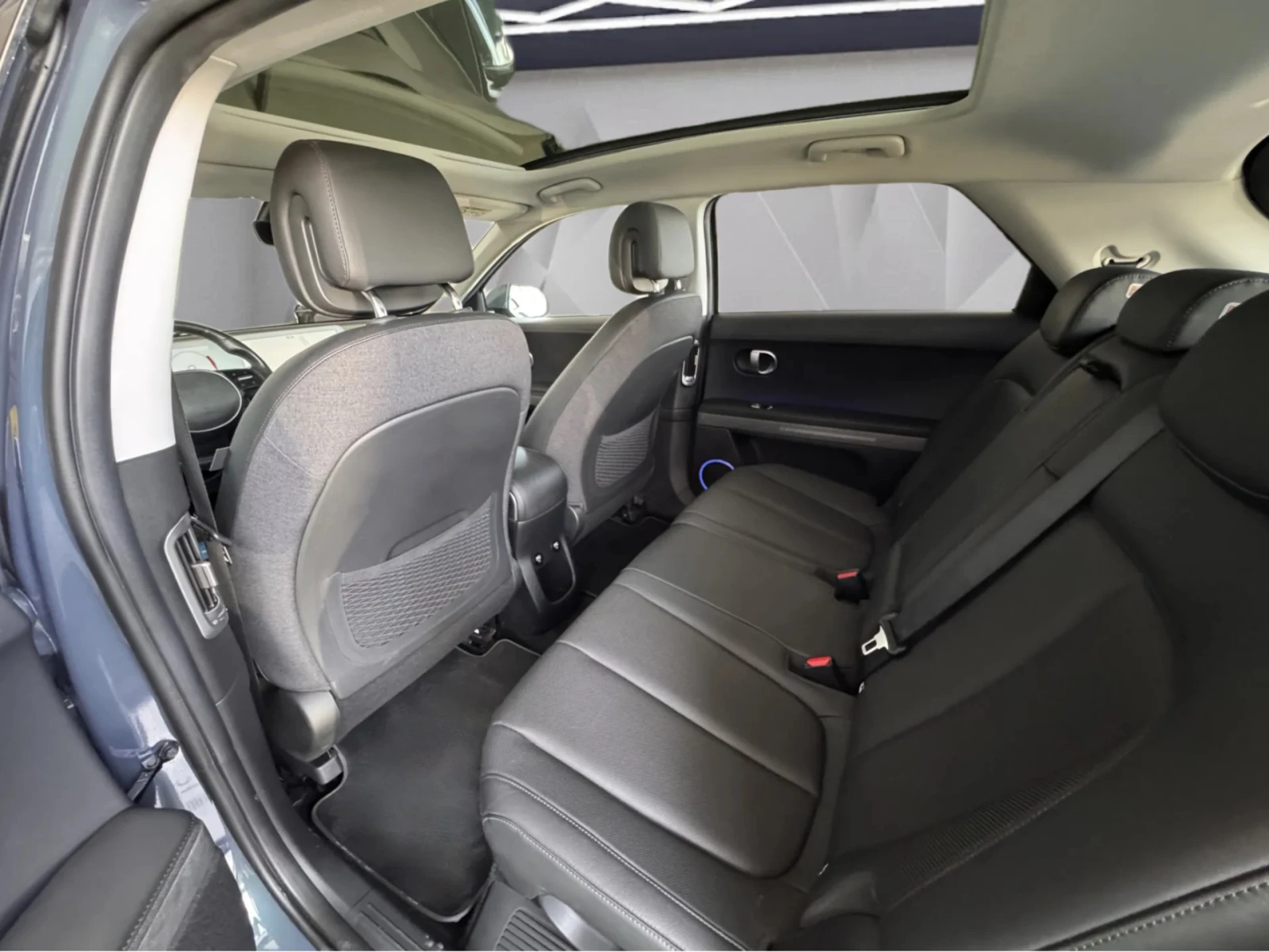 Hyundai Ioniq 5 72.6KWH 218КС. ПАНОРАМА КОЖА ОБДУХВАНЕ ПОДГРЕВ КАМ, снимка 14 - Автомобили и джипове - 55655537