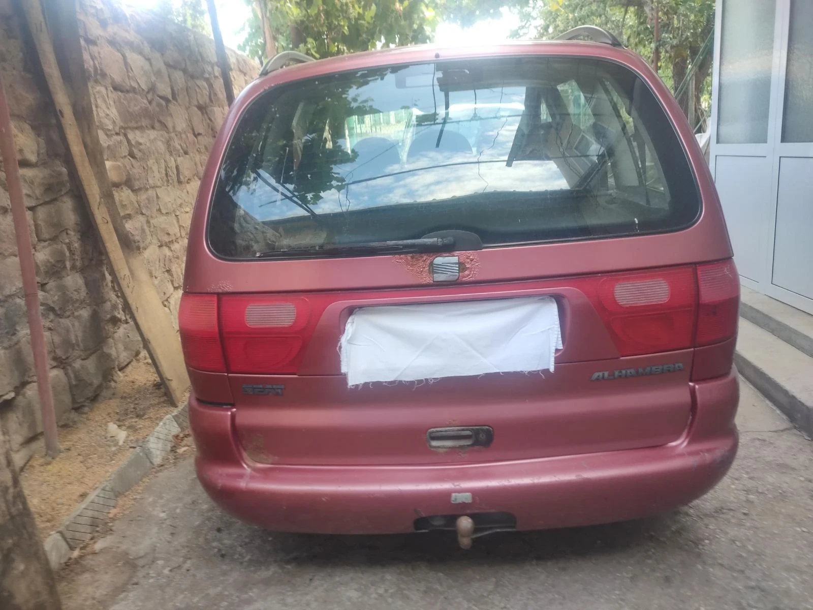Seat Alhambra 2, 0 бензин 115кс, снимка 4 - Автомобили и джипове - 55681073