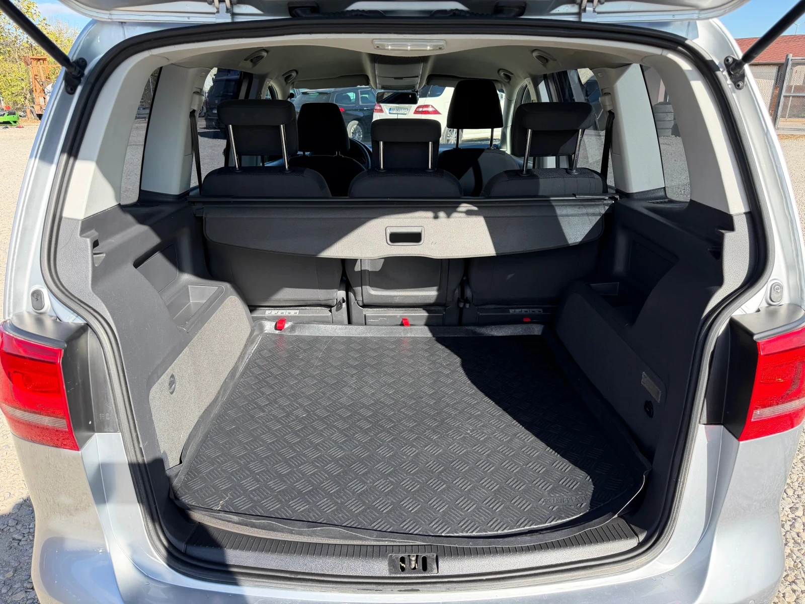 VW Touran 1.6TDI-105PS-���� | Mobile.bg � ����������� 12