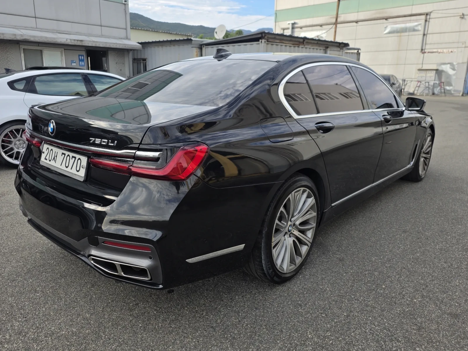 BMW 750 LI XDRIVE TV-EKРАНИ * КРАЙНА ЦЕНА* FIRST CLASS, снимка 4 - Автомобили и джипове - 56330533