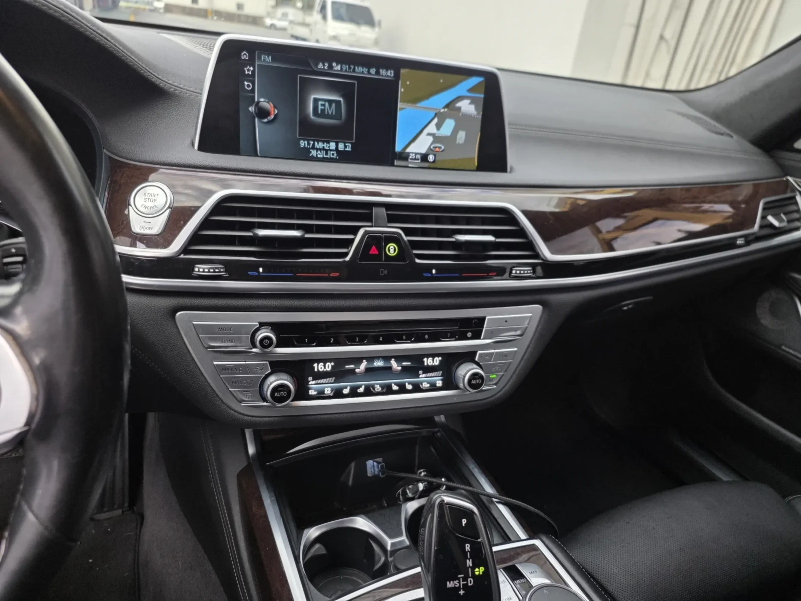 BMW 750 LI XDRIVE TV-EKРАНИ * КРАЙНА ЦЕНА* FIRST CLASS, снимка 10 - Автомобили и джипове - 56330533