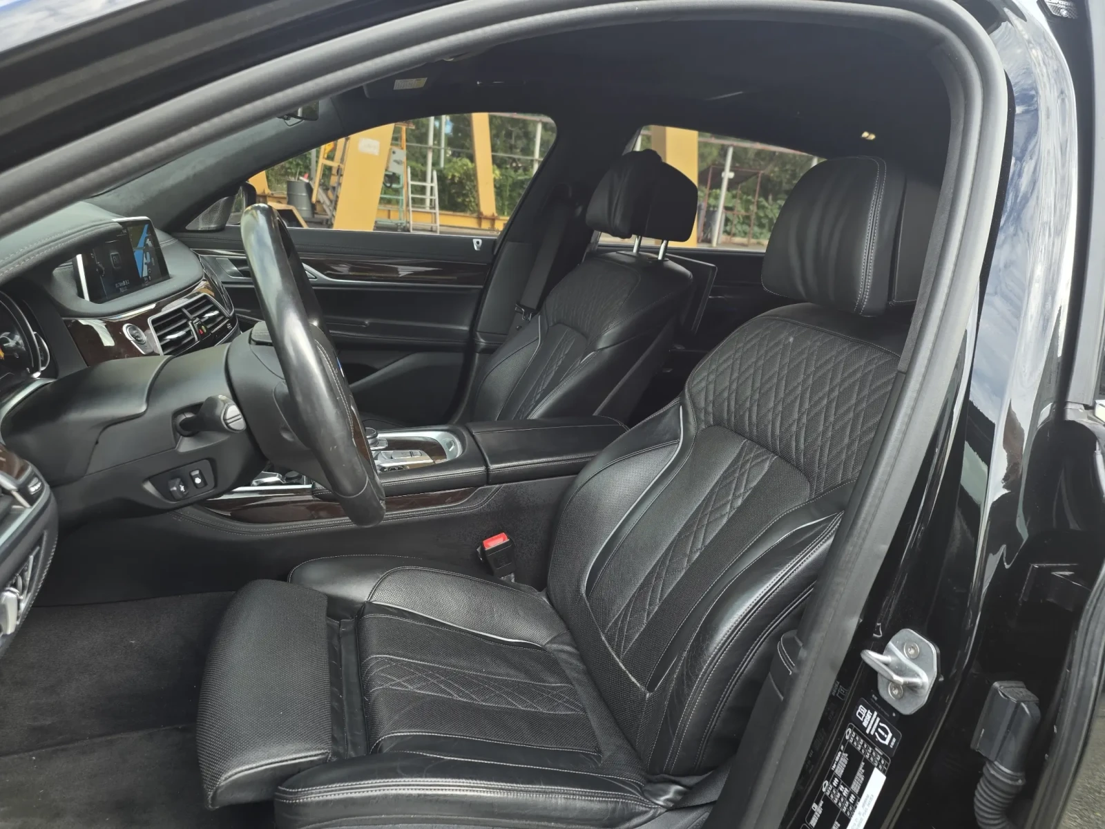 BMW 750 LI XDRIVE TV-EKРАНИ * КРАЙНА ЦЕНА* FIRST CLASS, снимка 7 - Автомобили и джипове - 56330533