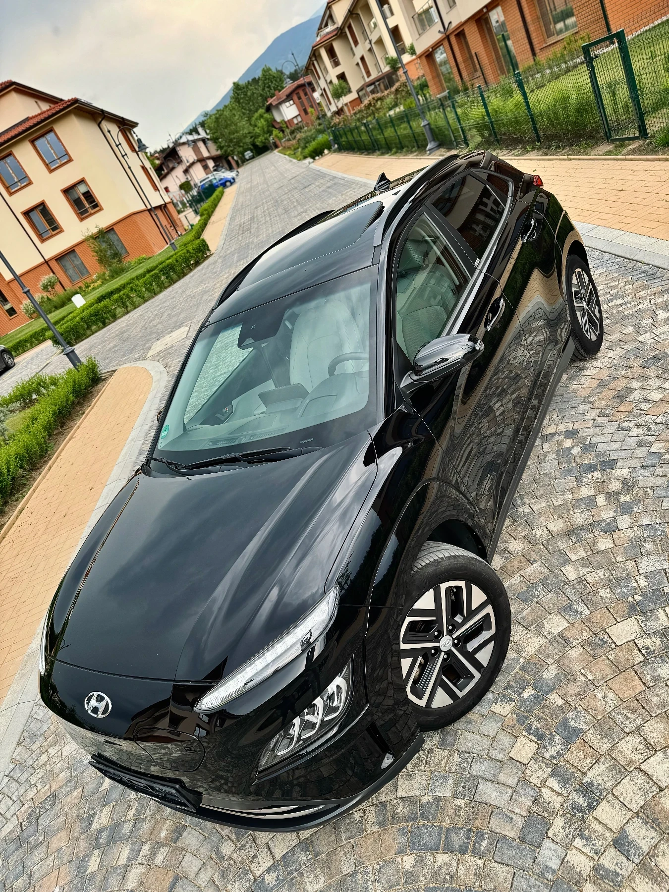 Hyundai Kona Гаранционна / Бяла кожа / FULL / Сервизна история , снимка 1