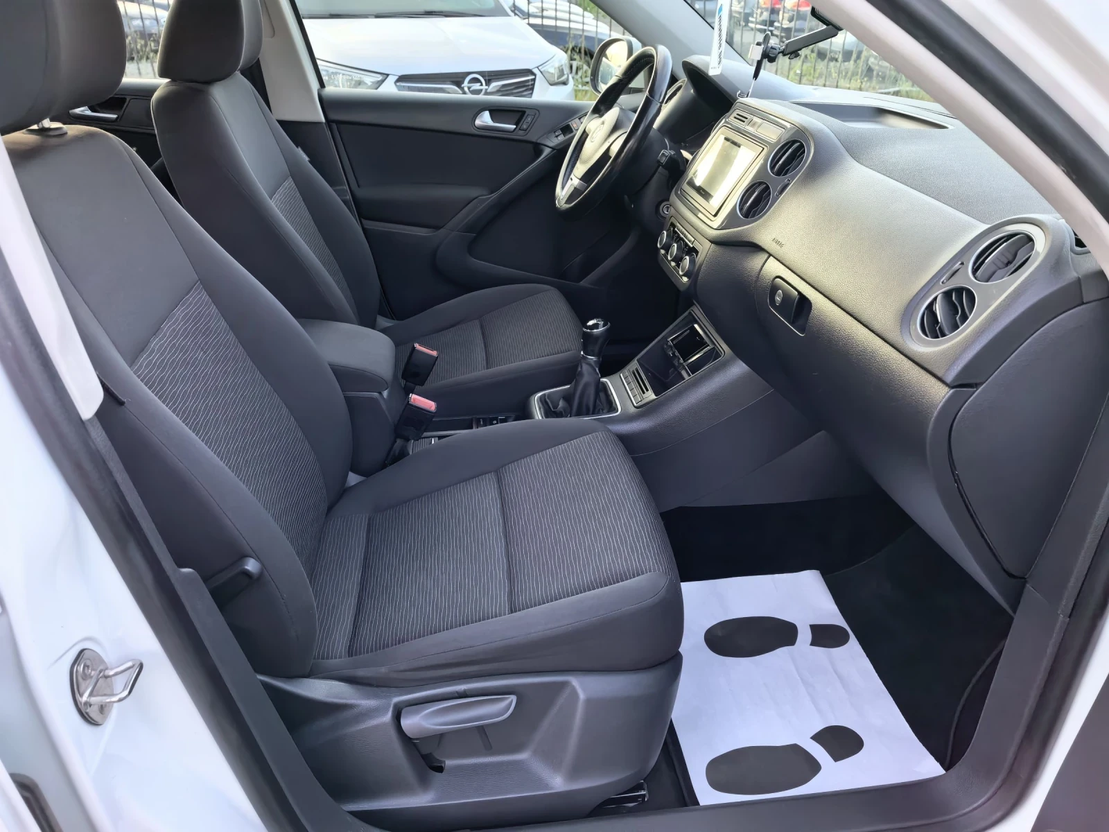 VW Tiguan 2, 0tdi , снимка 11 - Автомобили и джипове - 54655268
