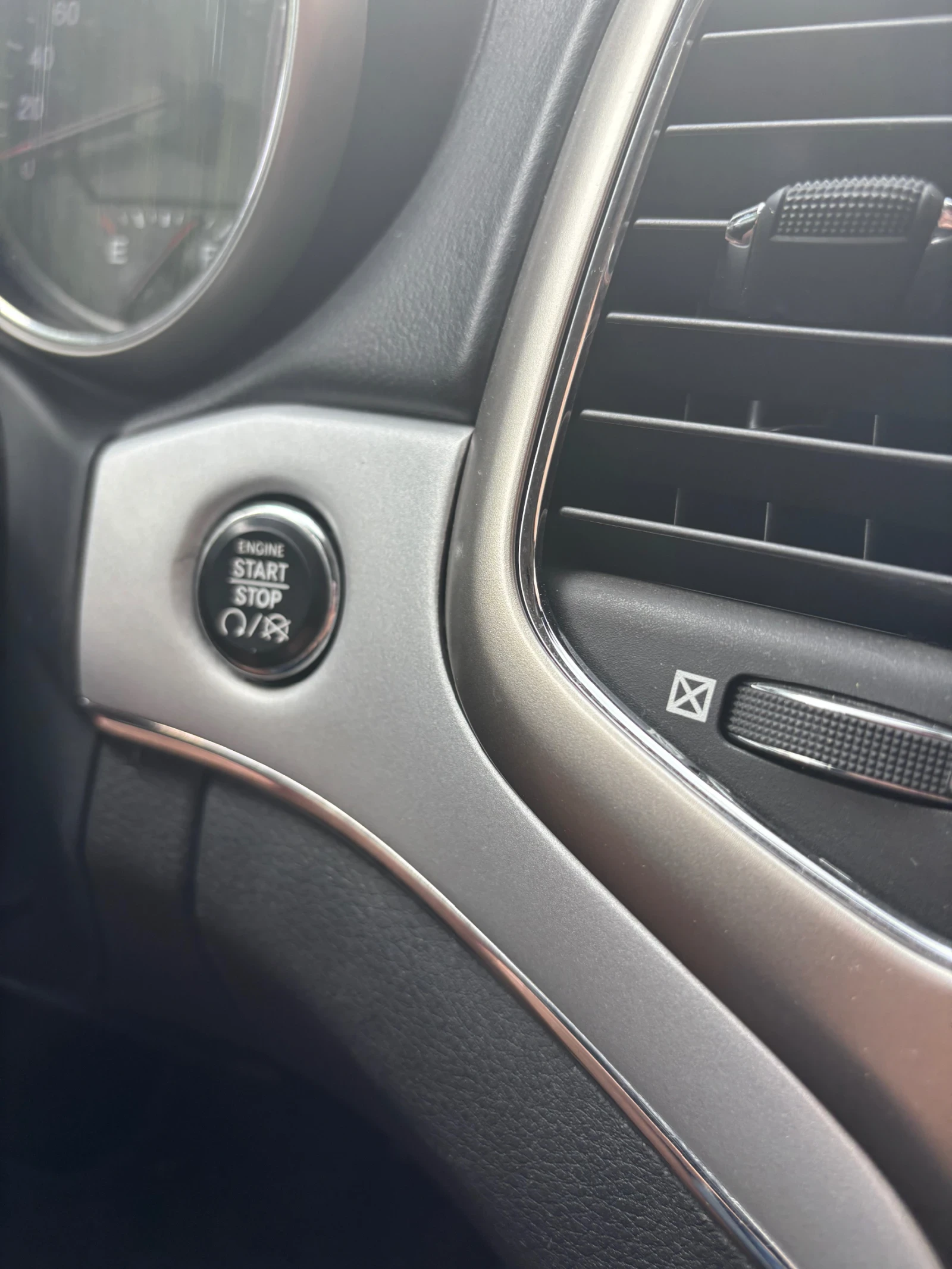 Jeep Grand cherokee 5.7 HEMI, снимка 7 - Автомобили и джипове - 54825875