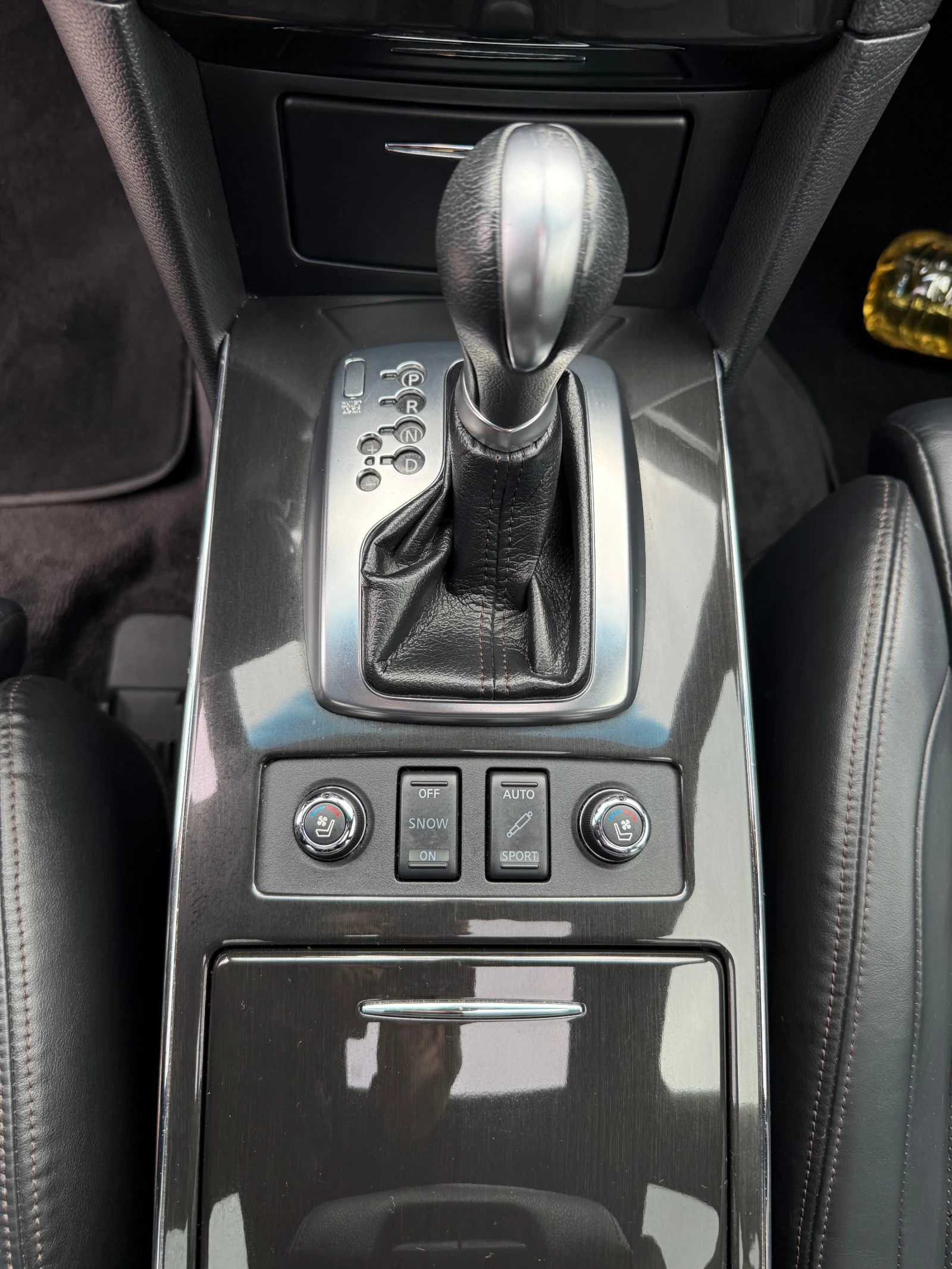 Infiniti QX70 S 3.7 ГАЗ VITOSHA AUTO, снимка 11 - Автомобили и джипове - 56380363