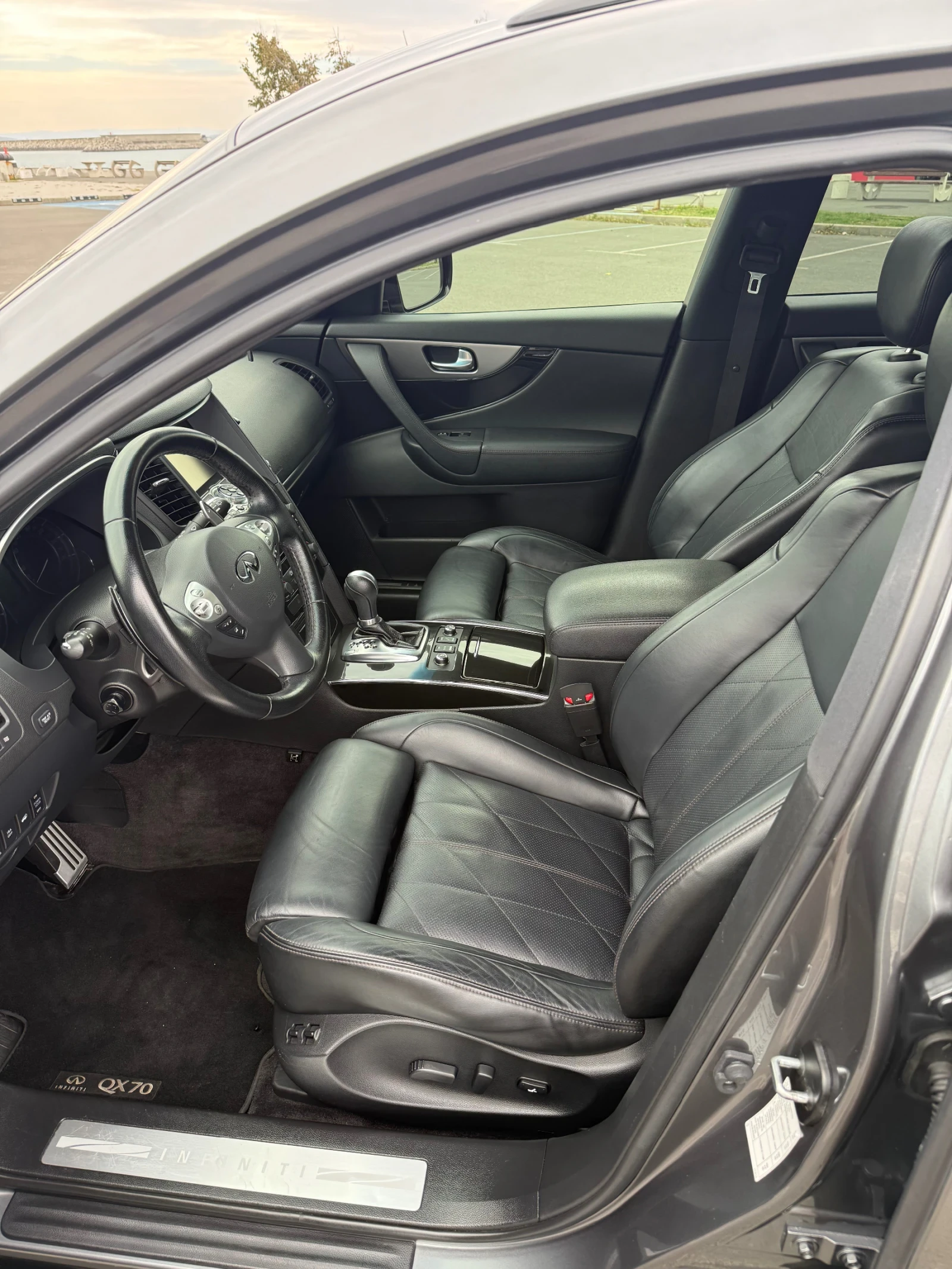 Infiniti QX70 S 3.7 ГАЗ VITOSHA AUTO, снимка 6 - Автомобили и джипове - 56380363