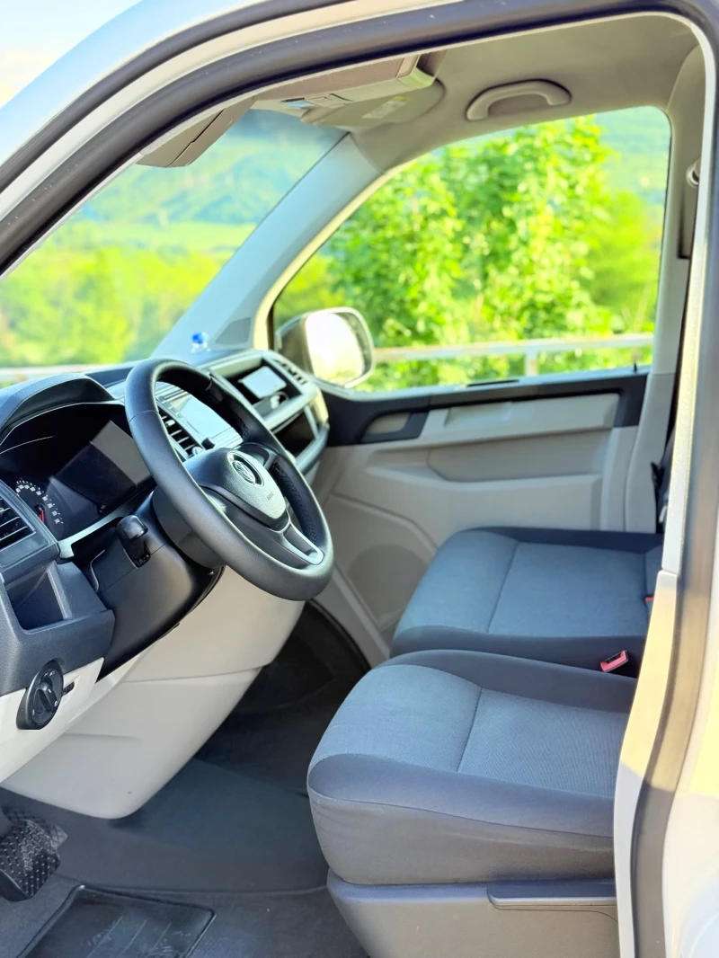 VW Transporter Обслужен/DSG 7 скорости/Чисто нови гуми!!!, снимка 8 - Бусове и автобуси - 50246254