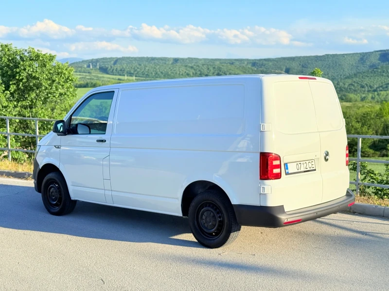 VW Transporter Обслужен/DSG 7 скорости/Чисто нови гуми!!!, снимка 4 - Бусове и автобуси - 50246254
