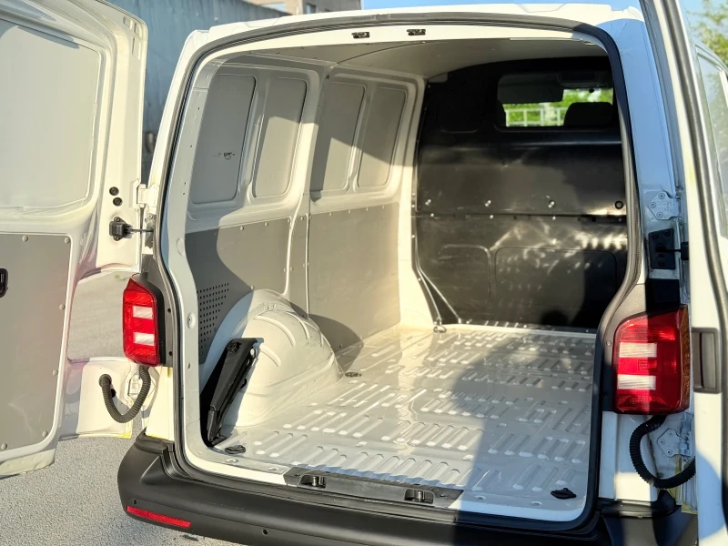 VW Transporter Обслужен/DSG 7 скорости/Чисто нови гуми!!!, снимка 9 - Бусове и автобуси - 50246254