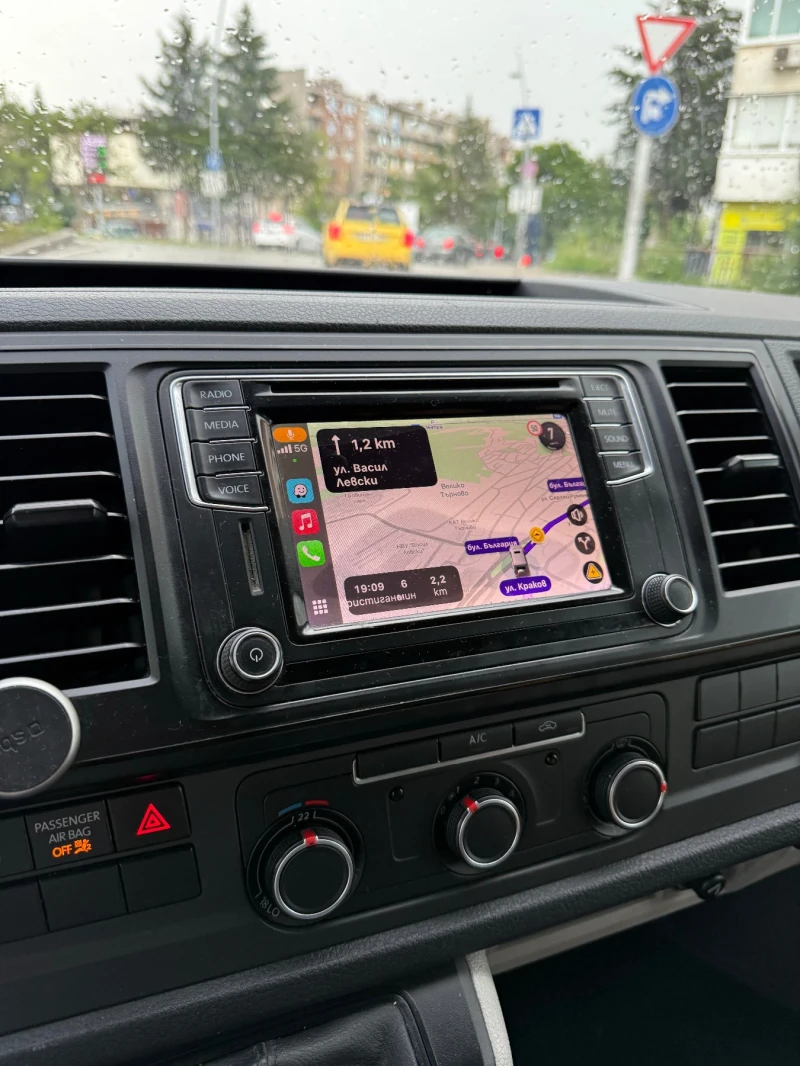 VW Transporter Обслужен/DSG 7 скорости/Чисто нови гуми!!!, снимка 6 - Бусове и автобуси - 50246254