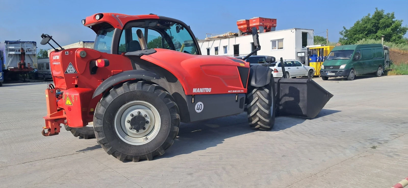 Телескопичен товарач Manitou 840-137 ELIT MLT - изображение 3