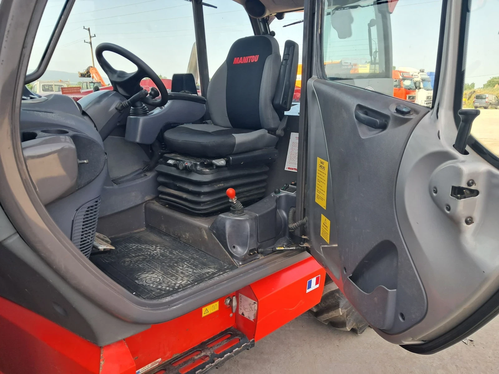 Телескопичен товарач Manitou 840-137 ELIT MLT - изображение 7