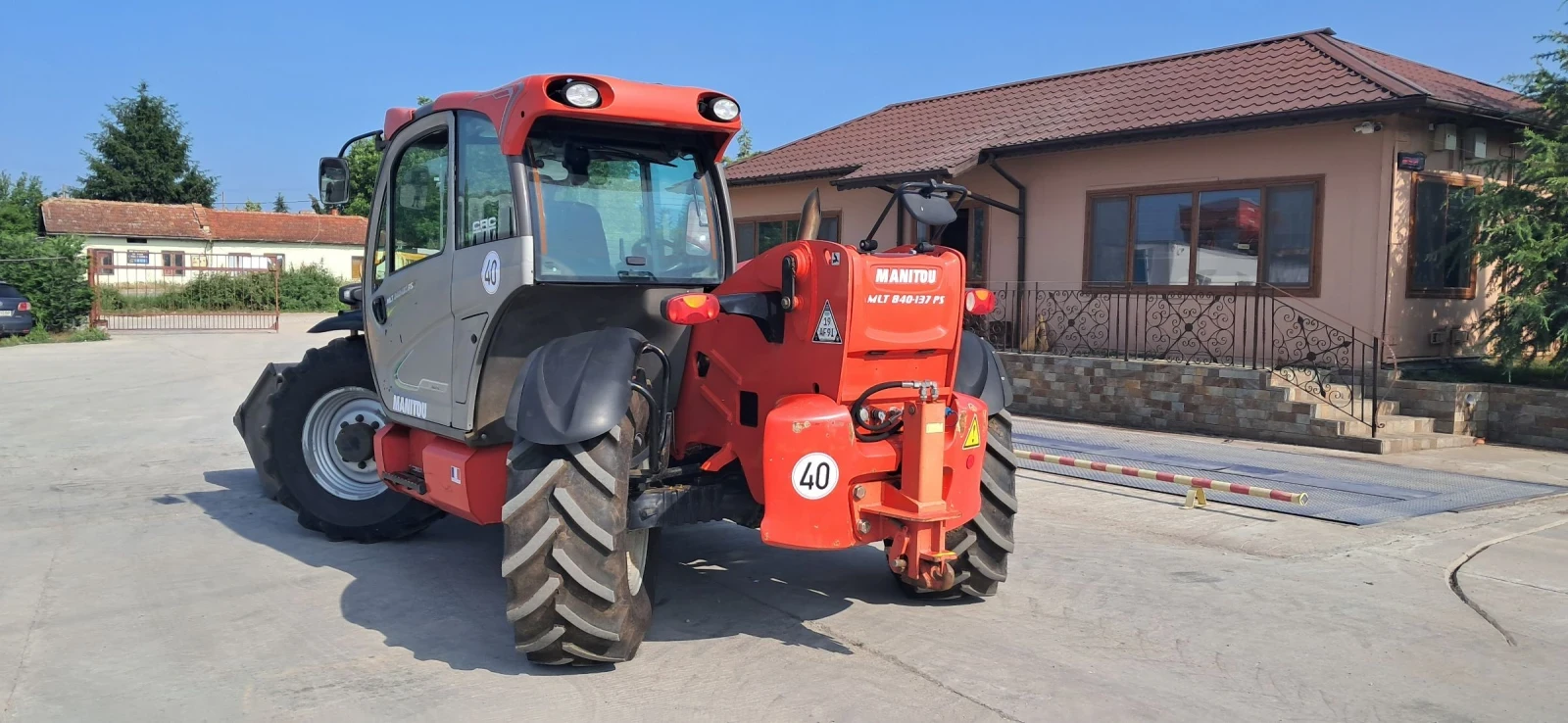 Телескопичен товарач Manitou 840-137 ELIT MLT - изображение 4