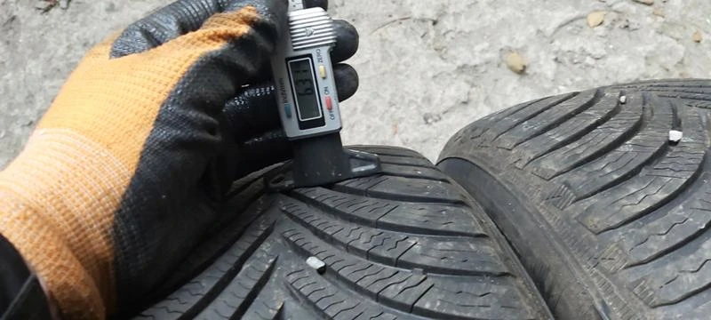 Гуми Зимни 215/65R16, снимка 3 - Гуми и джанти - 35607868