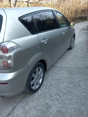 Toyota Corolla verso 2.2 D4D, снимка 2