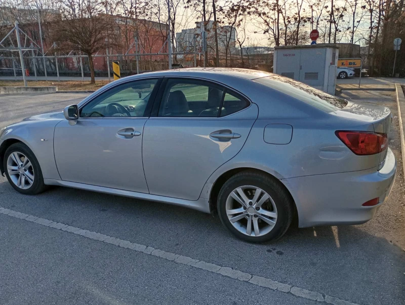 Lexus IS 220d, снимка 5 - Автомобили и джипове - 49554336