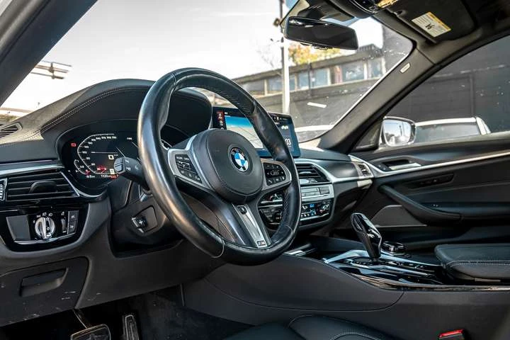 BMW 540 540i XDRIVE | M POWER PKG | HUD | NAVI | HARMAN&KA - изображение 9